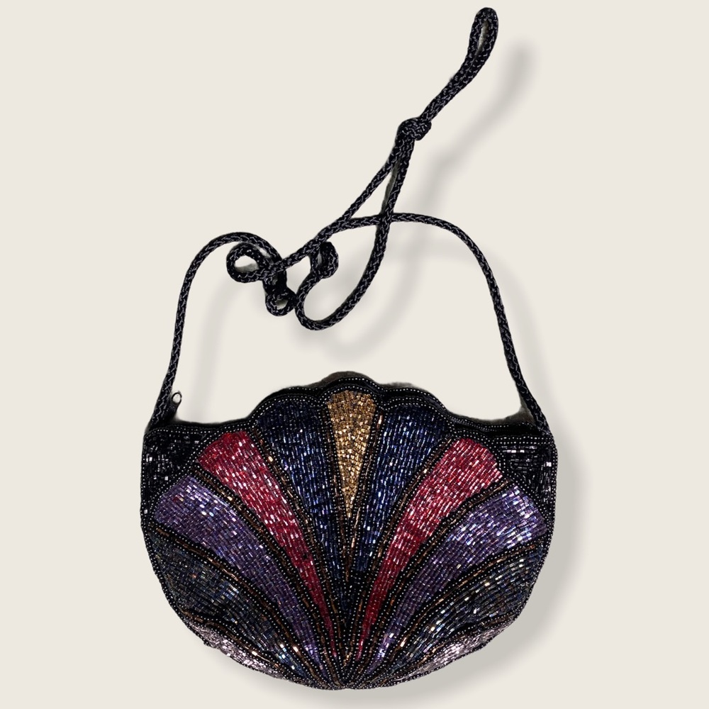 Cute sequined shell shoulder bag